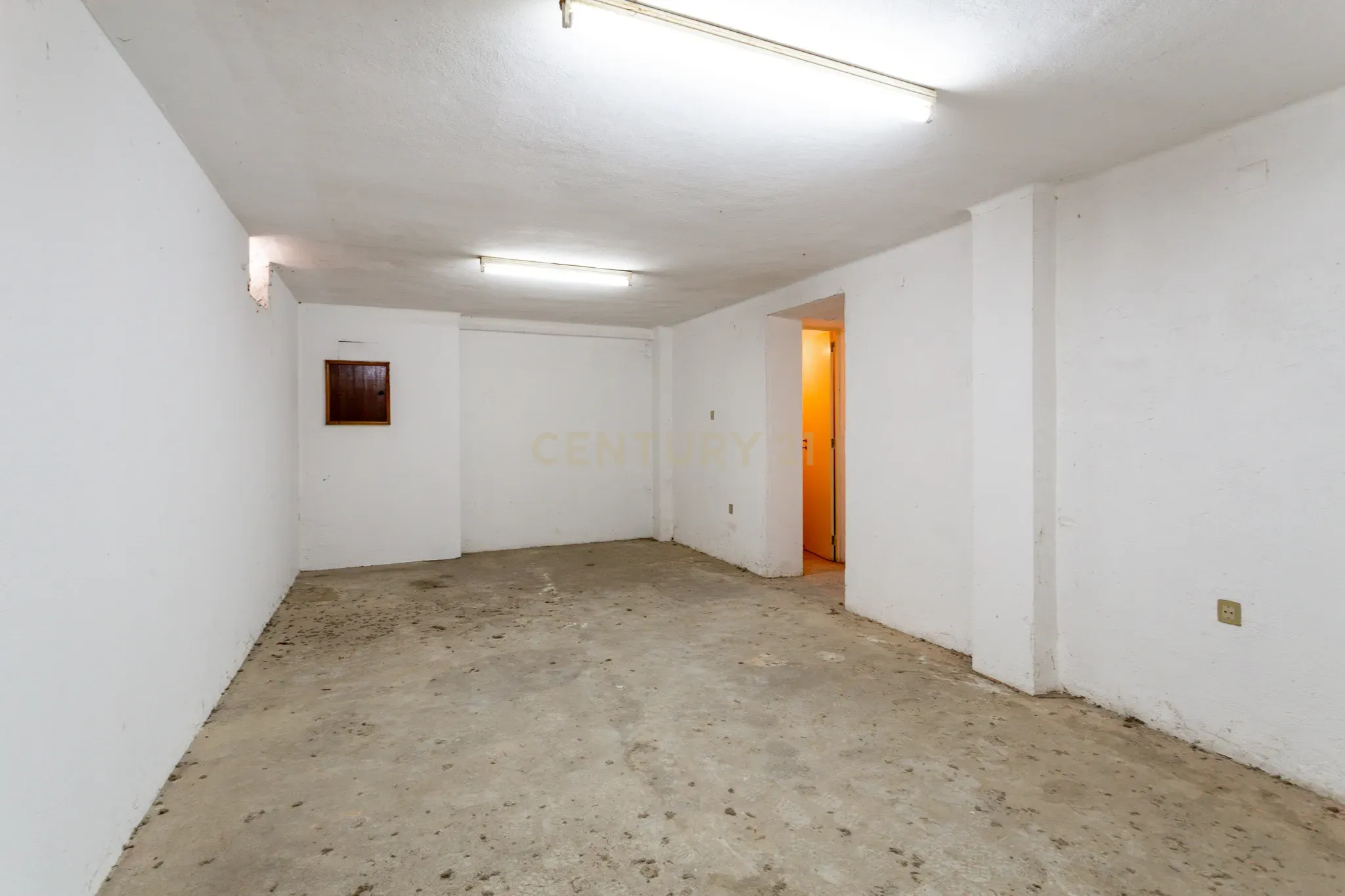 Fotografia 9 de Loja com 61 m² no Bairro do Miratejo – Catujal