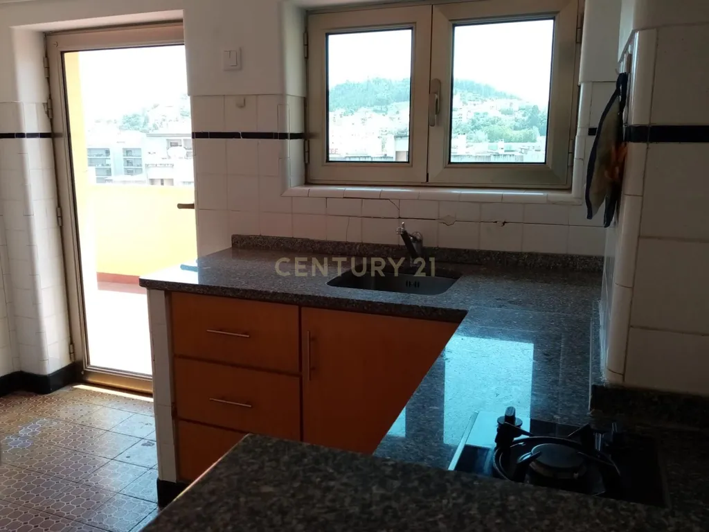 Apartamento T3+1 com logradouro e estacionamento privativos e sótão independente rentabilizado – Bairro Norton de Matos - Coimbra - Image 36