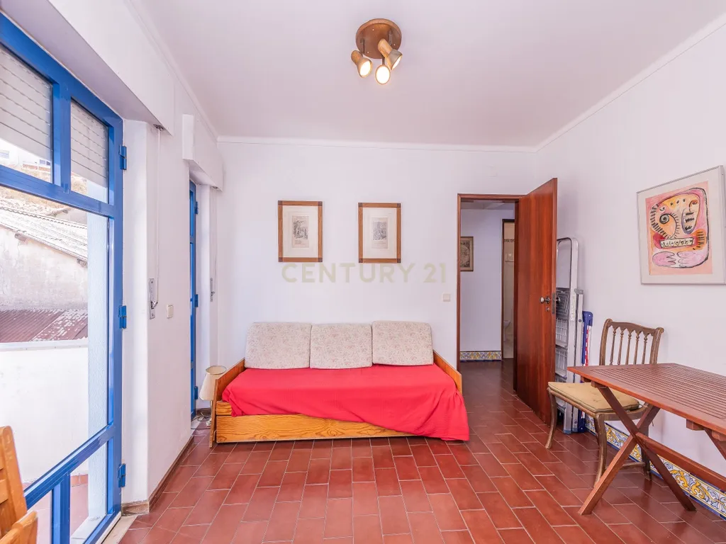 T4 Duplex na Vila de Sesimbra – Ideal para Férias em Família - Image 5