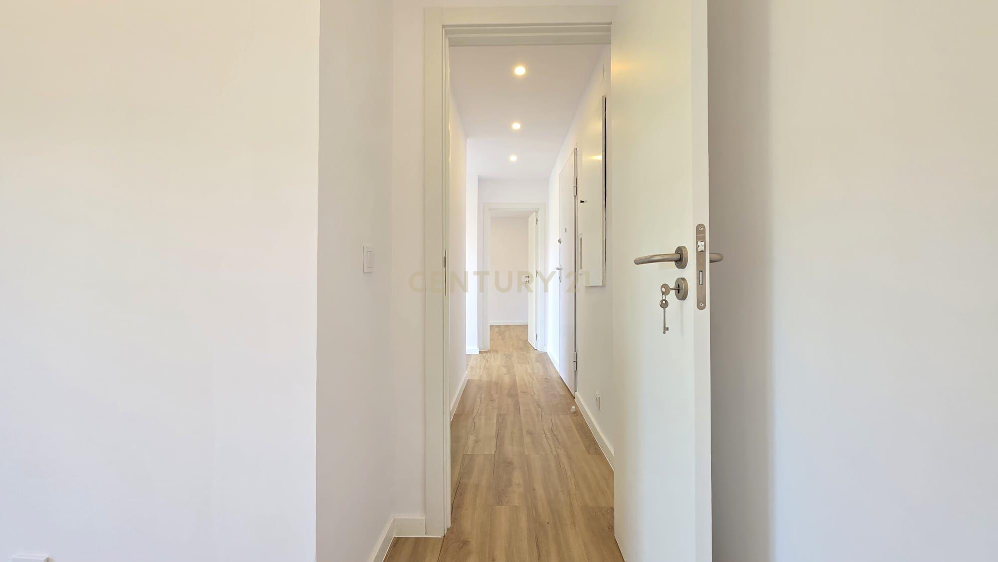Fotografia 6 de T2 Totalmente Remodelado | Damaia – Amadora | A 5 Minutos da Estação