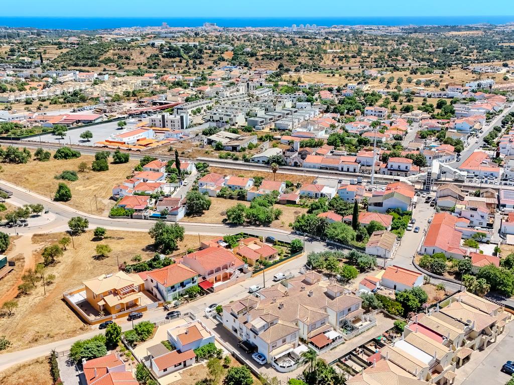 Moradia T2 com Garagem e Logradouro - Ferreiras, Albufeira - Image 37