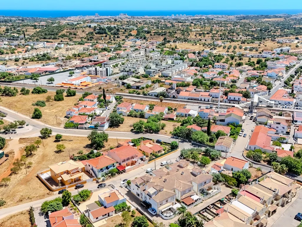 Moradia T2 com Garagem e Logradouro - Ferreiras, Albufeira - Image 37