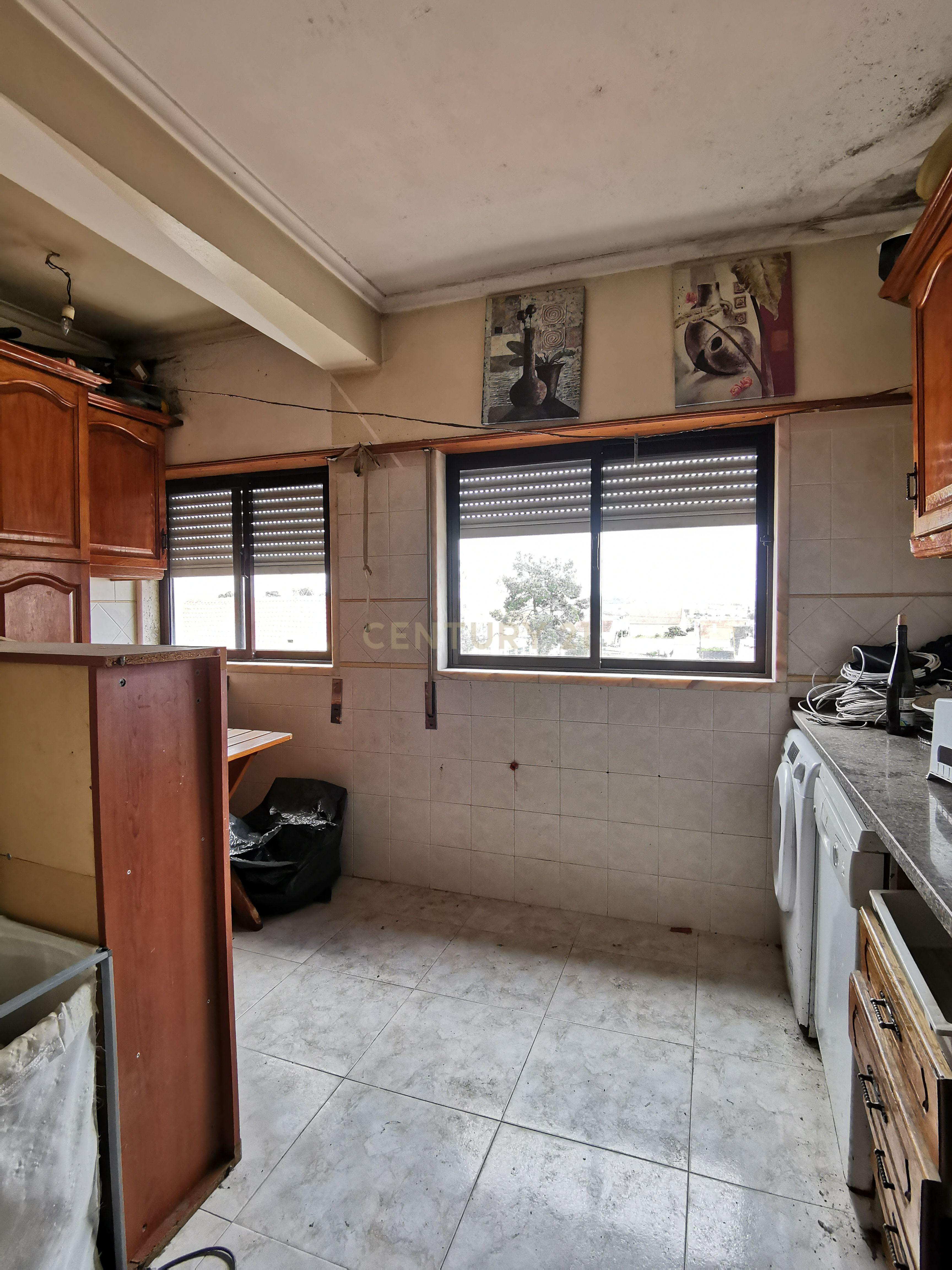 Duplex em Setúbal com Vista e Luz Natural - 3 Quartos - Image 11