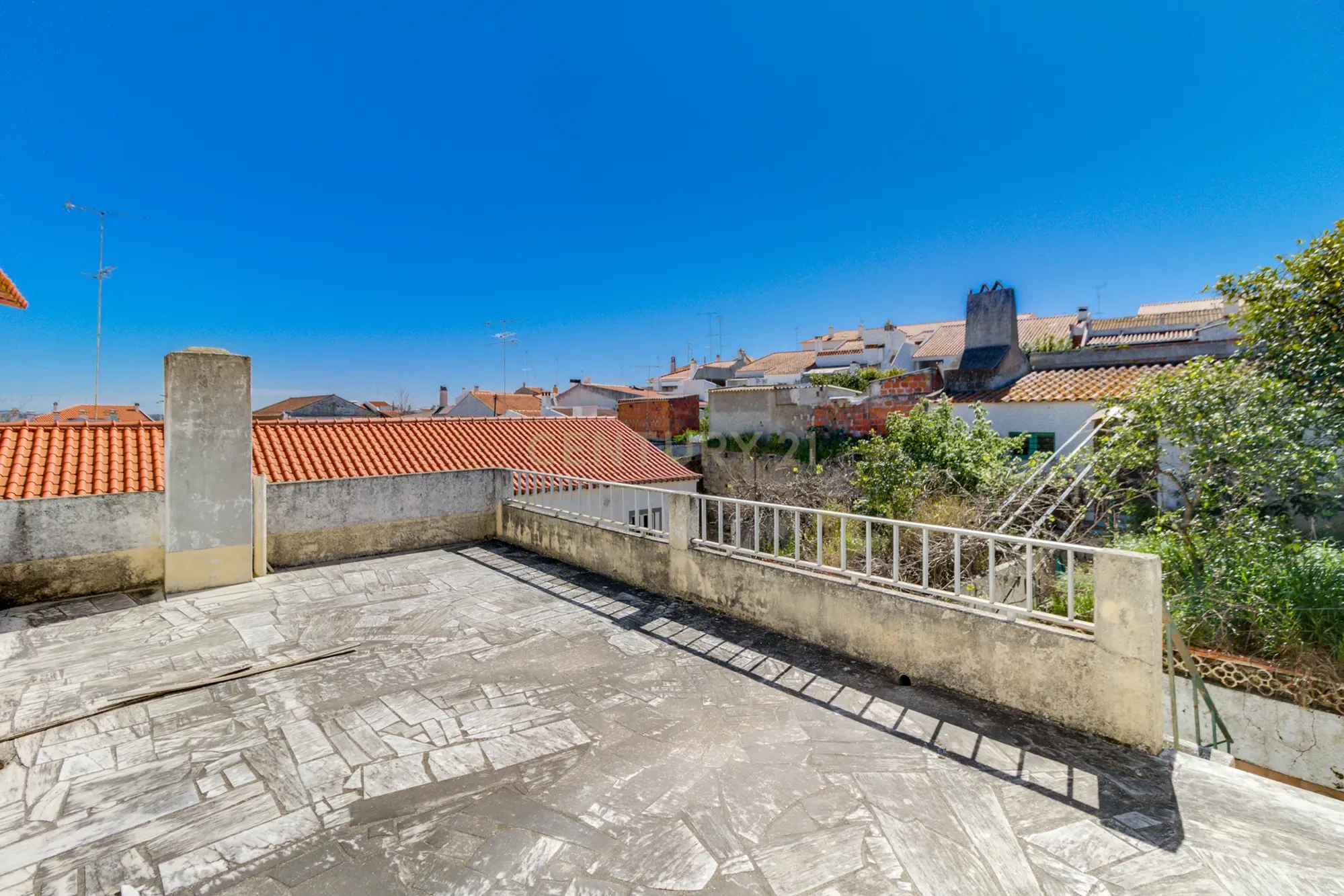 Moradia T5 com198m2, Quintal e Terraço, em Reguengos de Monsaraz - Image 3