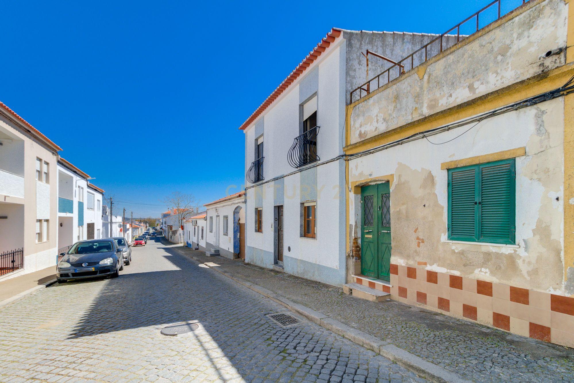 Moradia T5 com198m2, Quintal e Terraço, em Reguengos de Monsaraz - Image 45