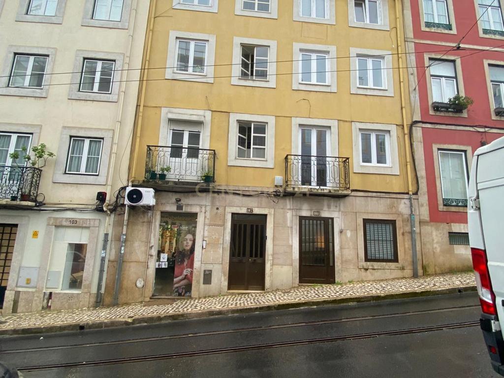 Oportunidade Única: loja na Calçada da Estrela, Lisboa! - Image 1