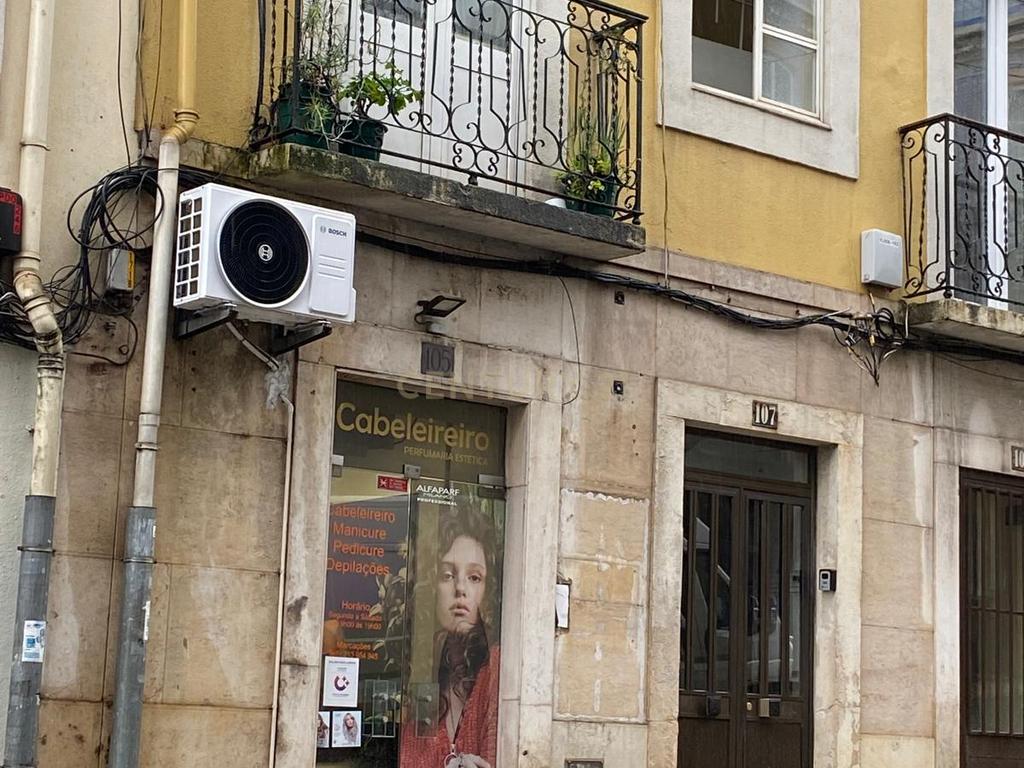 Oportunidade Única: loja na Calçada da Estrela, Lisboa! - Image 2