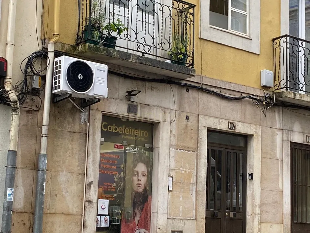 Oportunidade Única: loja na Calçada da Estrela, Lisboa! - Image 2