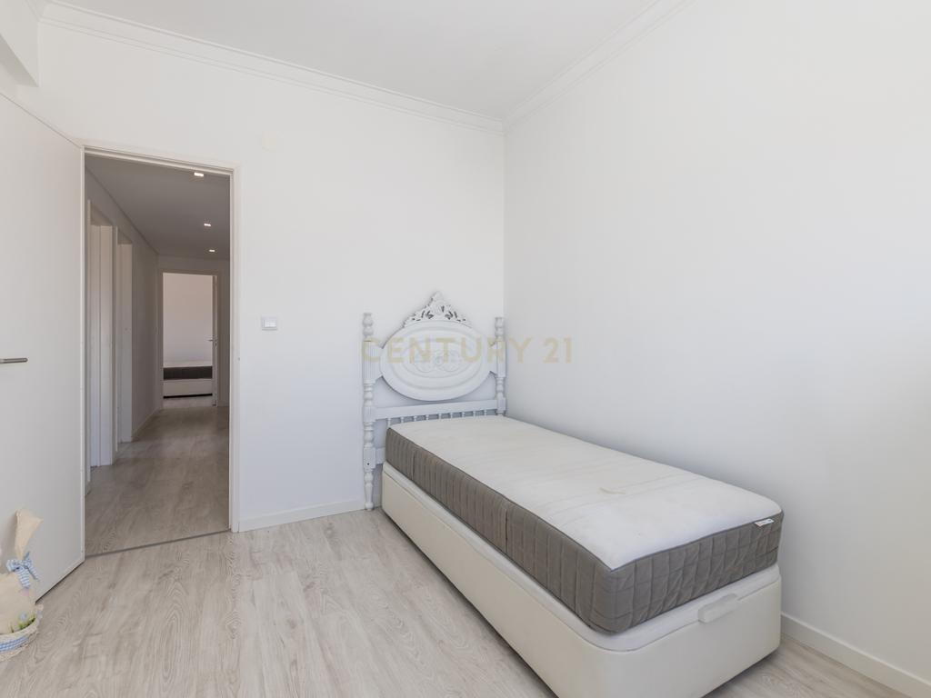Apartamento T3 para arrendamento - 5 piso c/elevador - Amora - Image 14