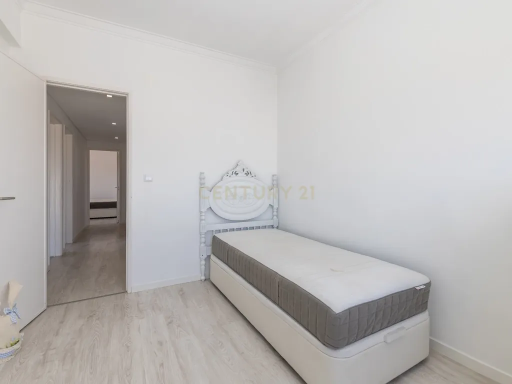 Apartamento T3 para arrendamento - 5 piso c/elevador - Amora - Image 14