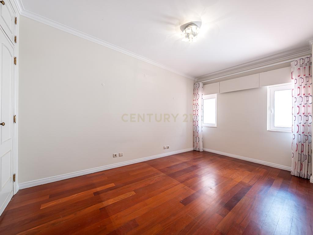 Espaçoso T4 em Lumiar, Lisboa - Oportunidade Única! - Image 20