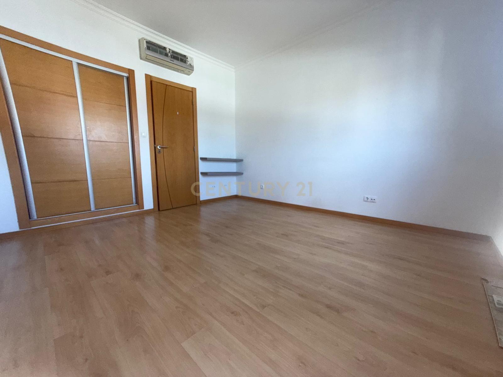 Quinta do Conde - Moradia em Banda 4 assoalhadas para arrendamento - Image 19
