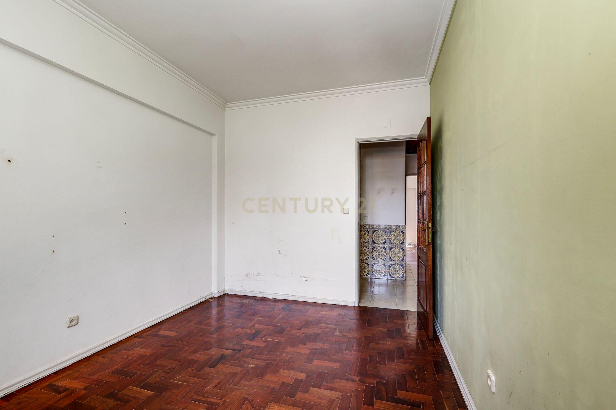 Fotografia 10 de T3 com 95m2, 2 WC, Vista Desafogada, Buraca , a 750 m da Estação de Benfica