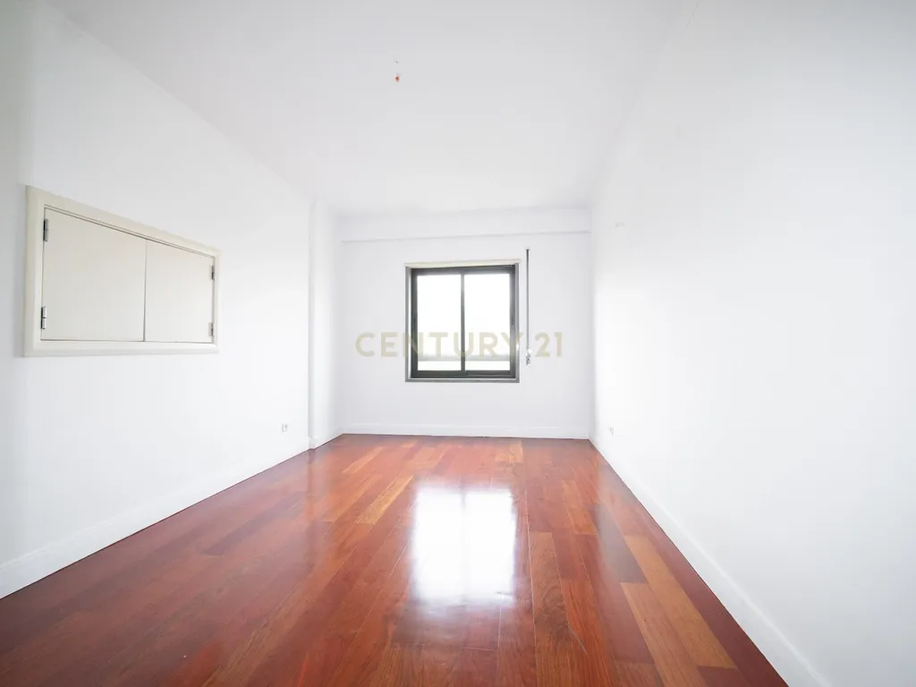 Apartamento T4 em Odivelas com Garagem e Elevador - Image 62