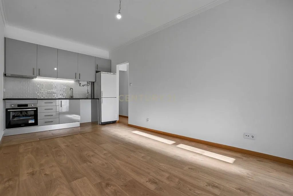 T1 Renovado em Campo de Ourique, Lisboa - Image 19