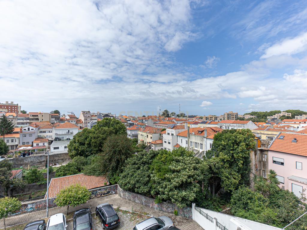 T2+1 com varanda e excelente localização junto à Quinta do Covelo | Paranhos - Image 19