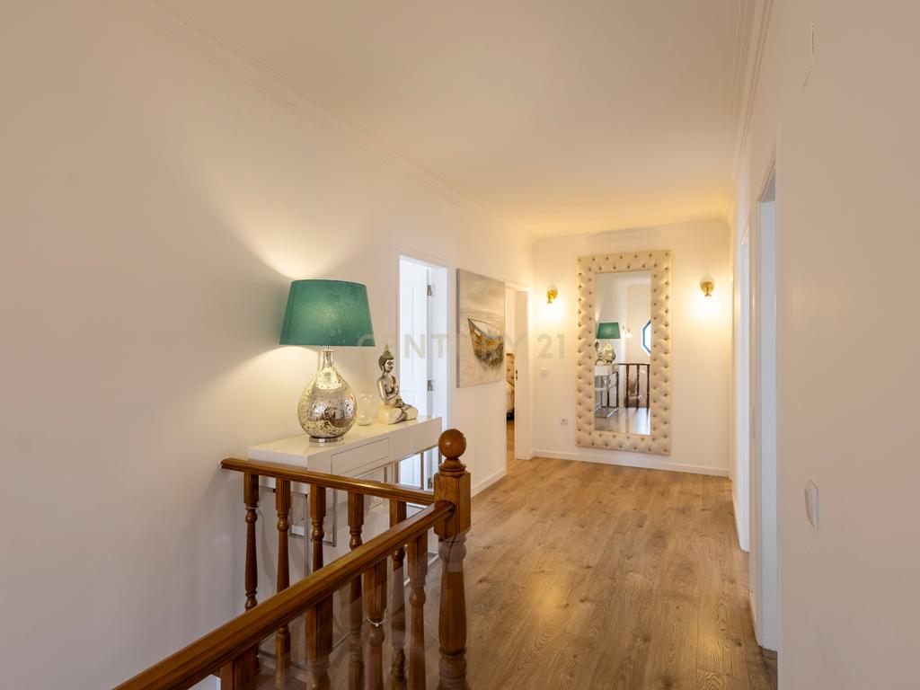 Moradia de Sonho na Charneca da Caparica – Elegância, Conforto e Localização Privilegiada - Image 73