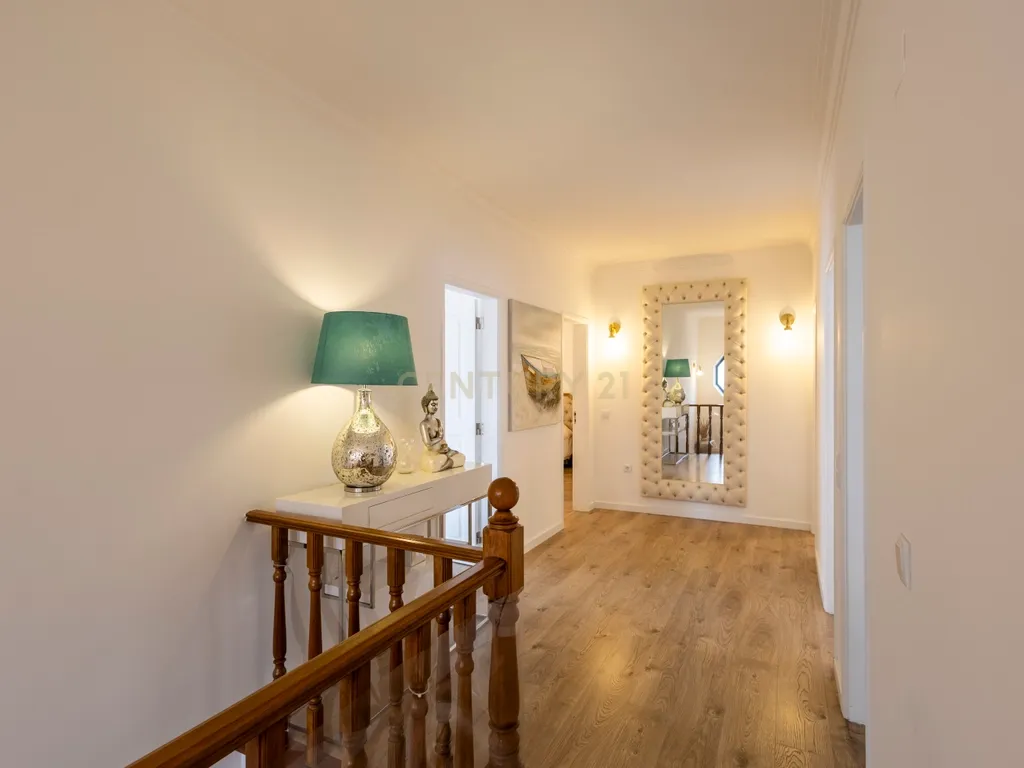Moradia de Sonho na Charneca da Caparica – Elegância, Conforto e Localização Privilegiada - Image 73