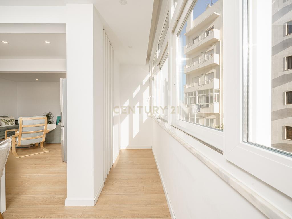 APARTAMENTO T3, TOTALMENTE REMODELADO, PARA VENDA NO CENTRO DE SETÚBAL - Image 3
