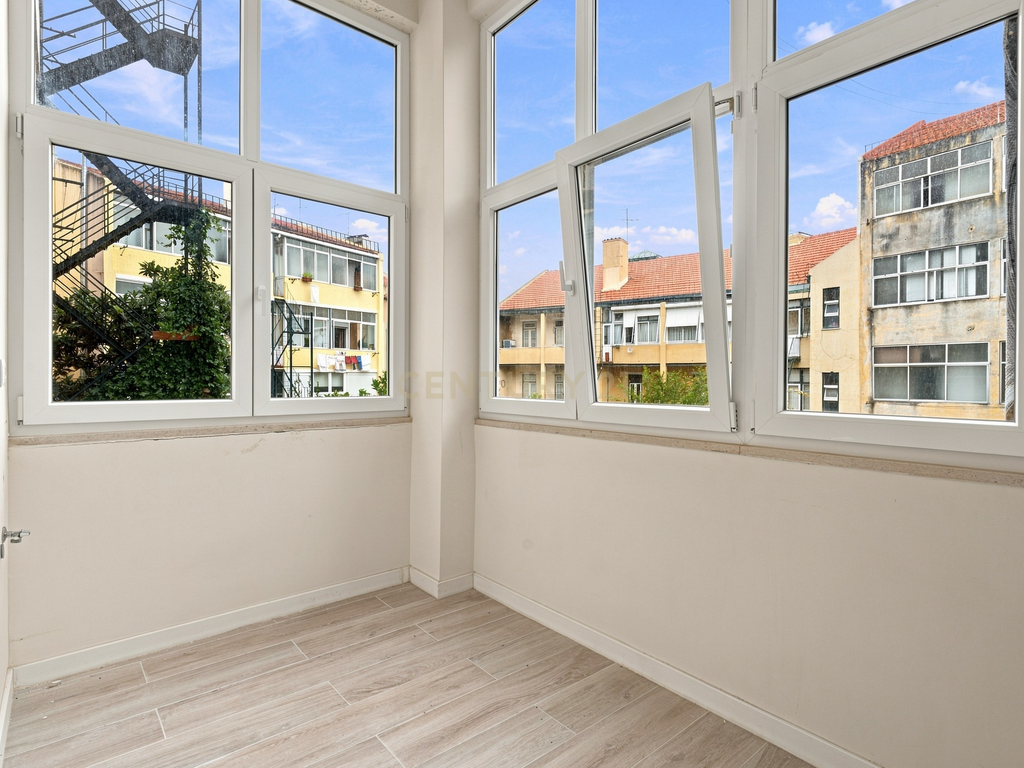 Exclusivo na Penha de França | T3 Totalmente Remodelado com Elevador, Cozinha Equipada e Logradouro Privativo de 41 m² - Image 21