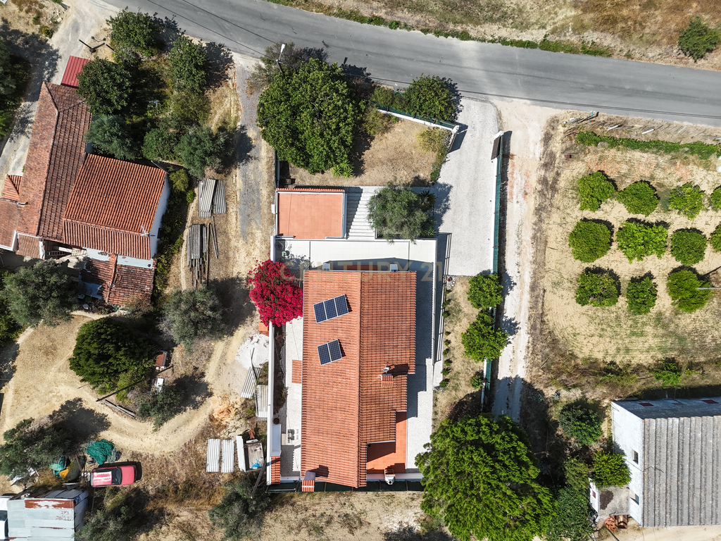 Moradia T3+1 de Charme em Santarém: Privacidade Absoluta, Fibra e Proximidade a Lisboa - Image 14