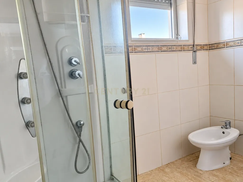 Moradia T3 com garagem, terraço e quintal em Vendas de Azeitão - Image 18