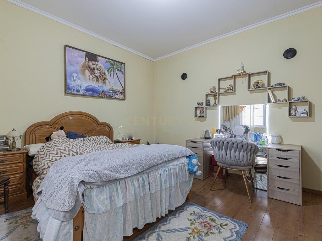 Moradia T4 com 3 Pisos + Sótão e Garagem — Famões - Image 55