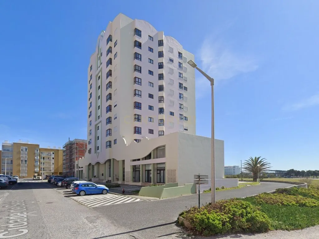 Arrenda-se apartamento T2 para 2º Andar com Elevador em Peniche edifício Berlenga. Se procura uma zona - Image 2