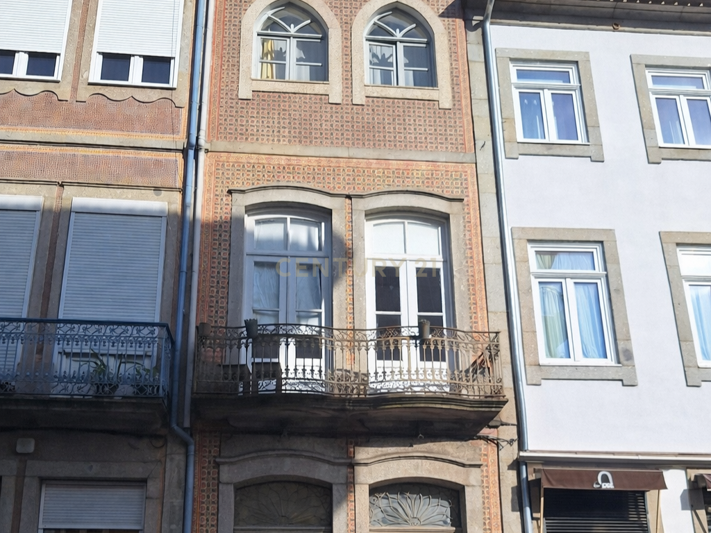 Prédio em Propriedade Horizontal no Coração do Centro Histórico de Braga - Image 1