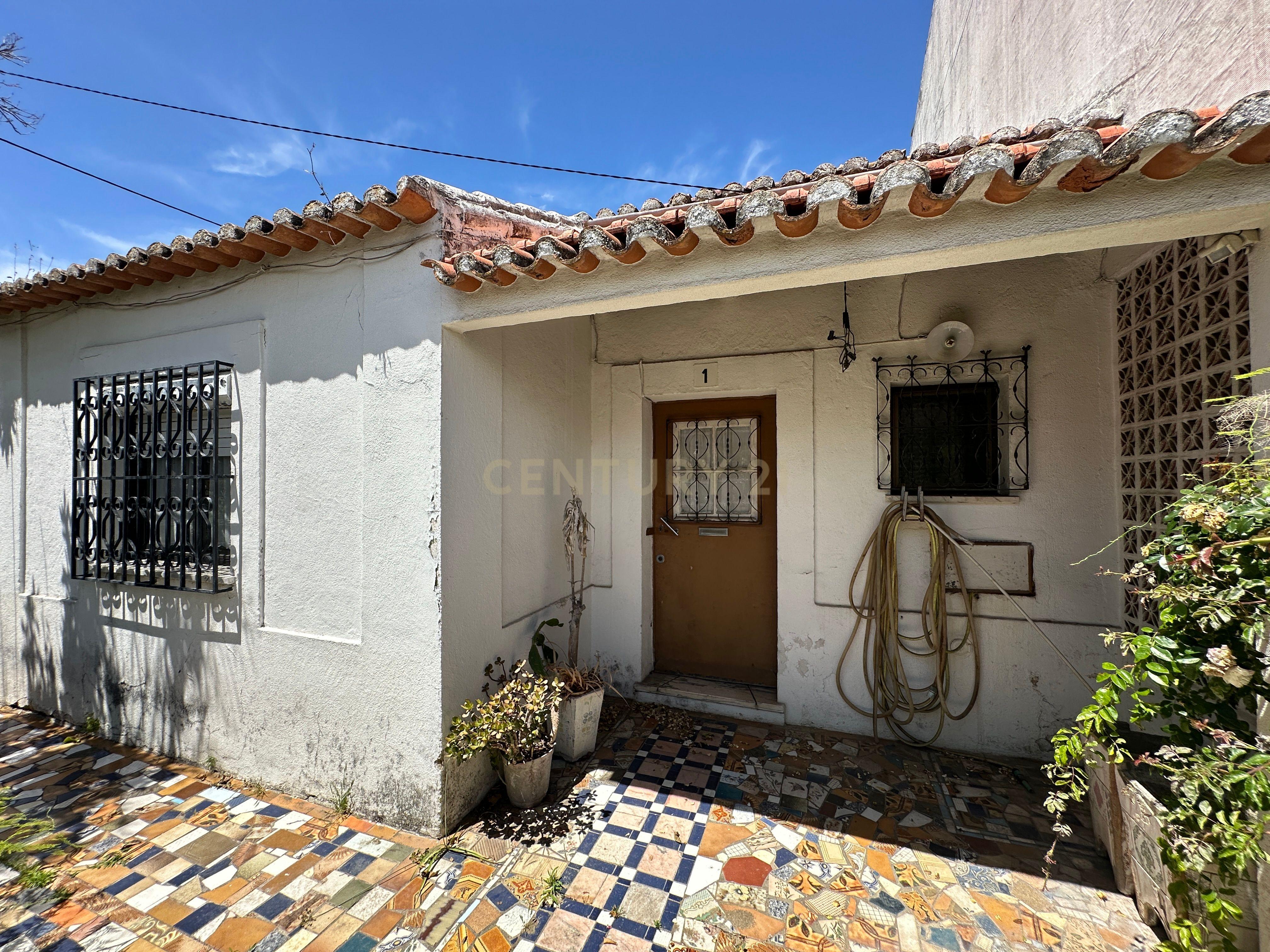 Moradia para Remodelação ou ampliação no Bairro do Pombal, Almada  - Image 12