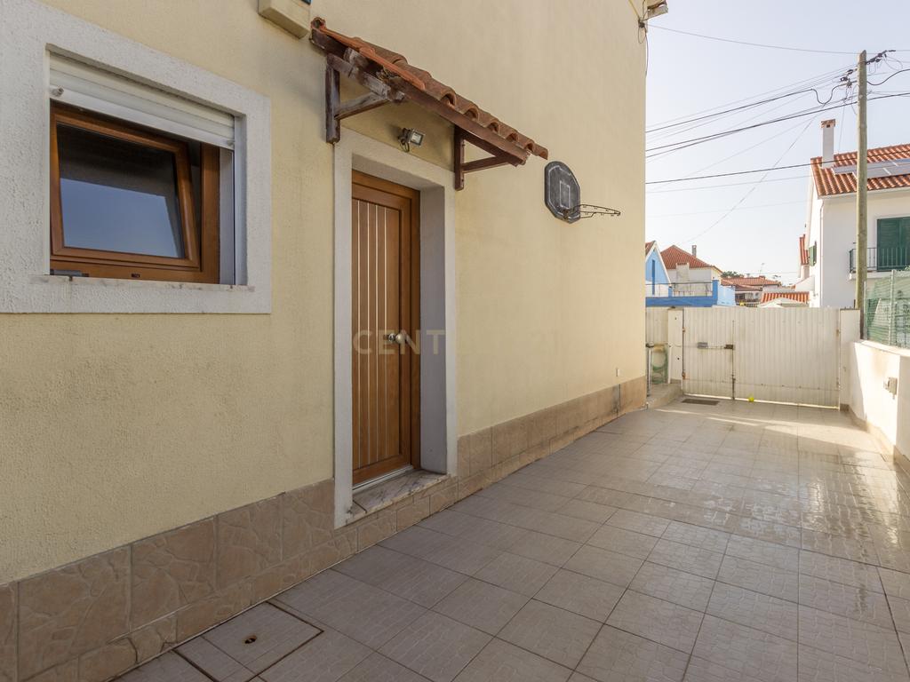 Quinta do Conde - Moradia Geminada de 4 + 1 assoalhadas em excelente estado de conservação - Image 24