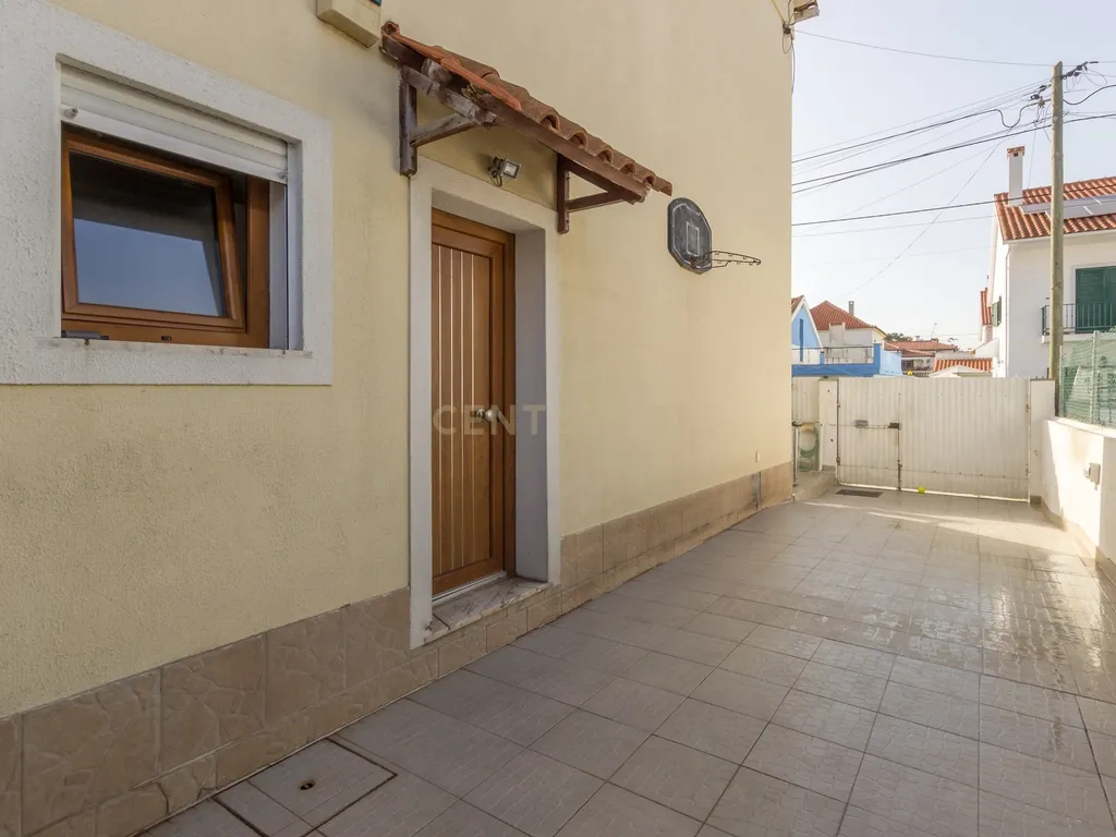 Quinta do Conde - Moradia Geminada de 4 + 1 assoalhadas em excelente estado de conservação - Image 24