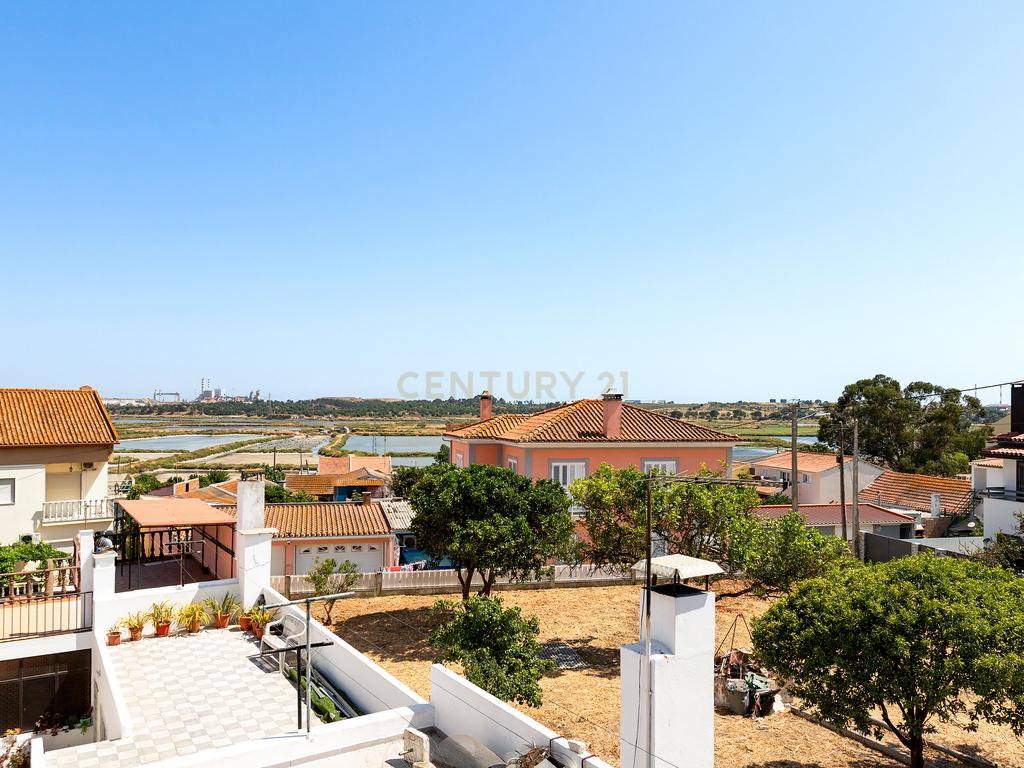 Moradia T3 com Sótão Habitável e Garagem nas Praias do Sado - Image 18