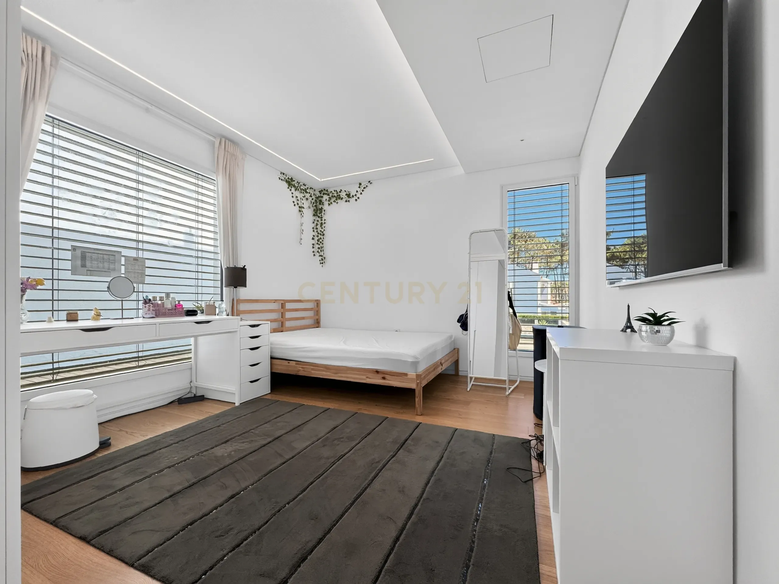 Fotografia 12 de Moradia T3 de Excelência na Aroeira  – Conforto, Elegância e Qualidade de Construção