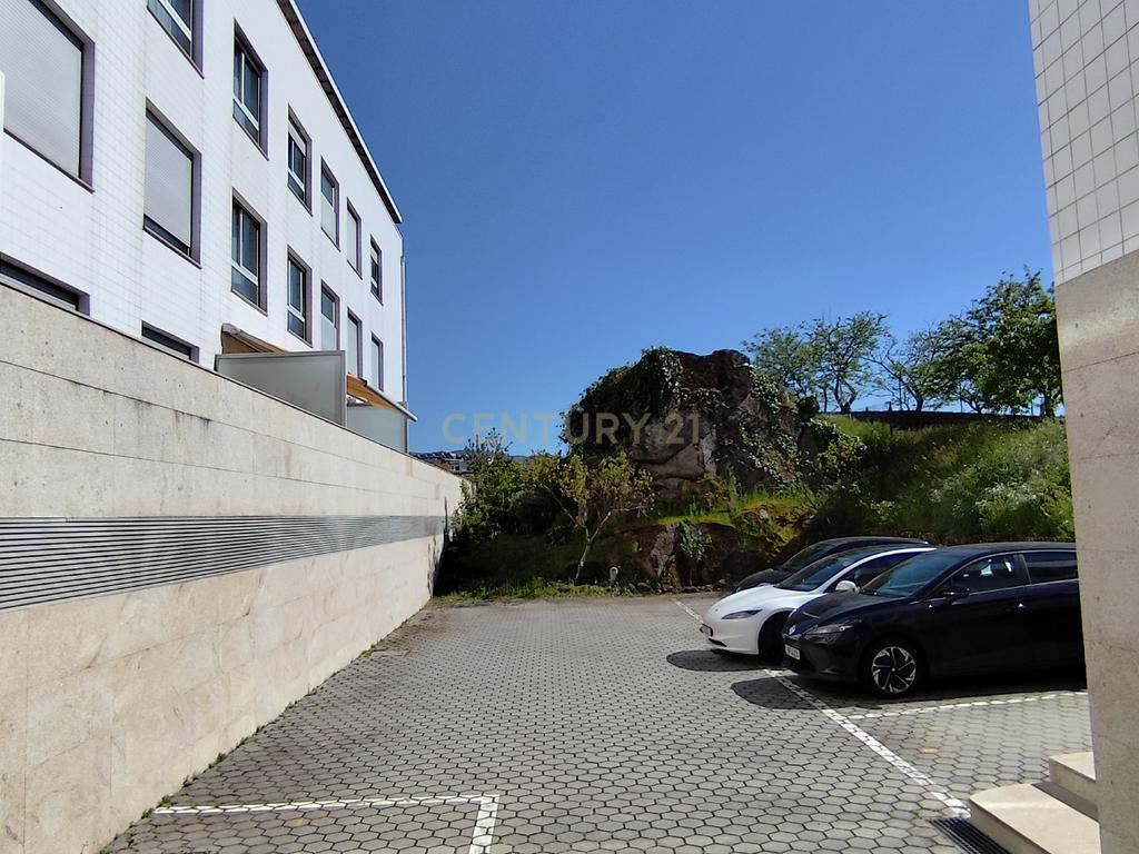 Apartamento quase novo, no centro da cidade de Chaves - Image 22