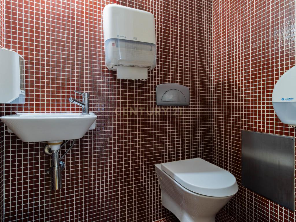 Restaurante totalmente equipado, situado numa localização privilegiada junto ao Parque do Avião, em Leiria - Image 17