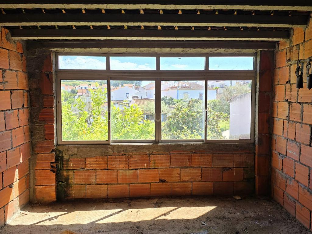 Moradia com Vista Desafogada e Potencial para Duas Habitações Independentes – Ilhas, Arraiolos Évora - Image 35