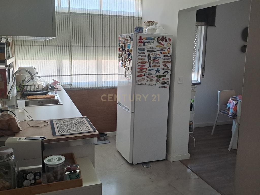 Apartamento T4 na Rua Gil Vicente - Parede - Image 4