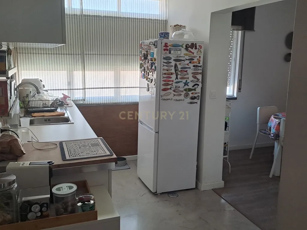 Apartamento T4 na Rua Gil Vicente - Parede - Image 4