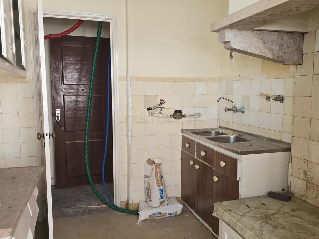 T2 com Sotão para reabilitação Falagueira, Amadora. - Image 2