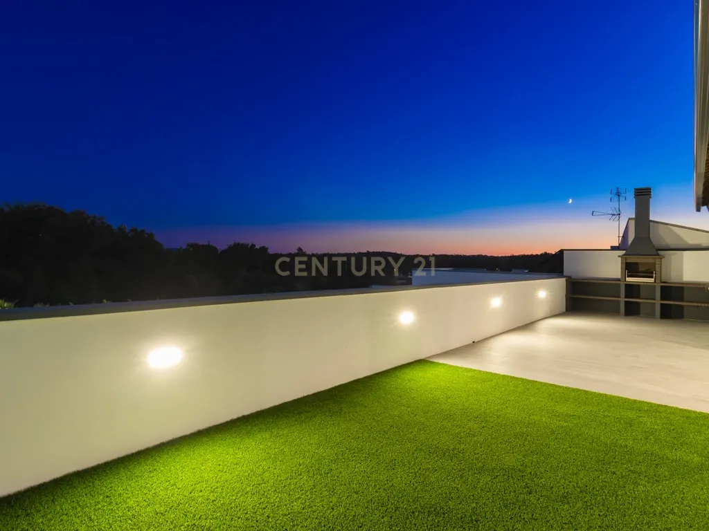 Propriedade Totalmente Renovada com Armazém/Garagem de Grande Dimensão e Piscina em Monte Real - Image 31