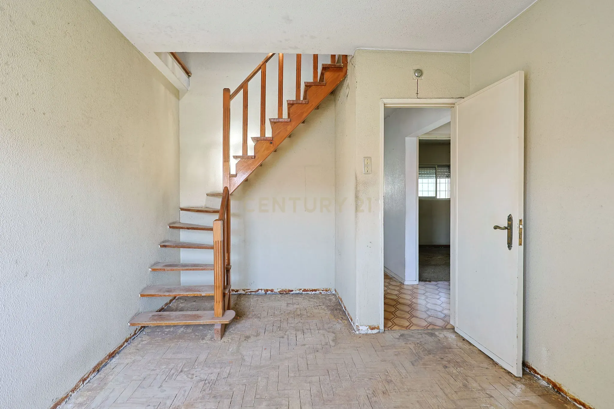 Fotografia 2 de T2 na Arrentela junto à Baía do Seixal – Excelente oportunidade para remodelação