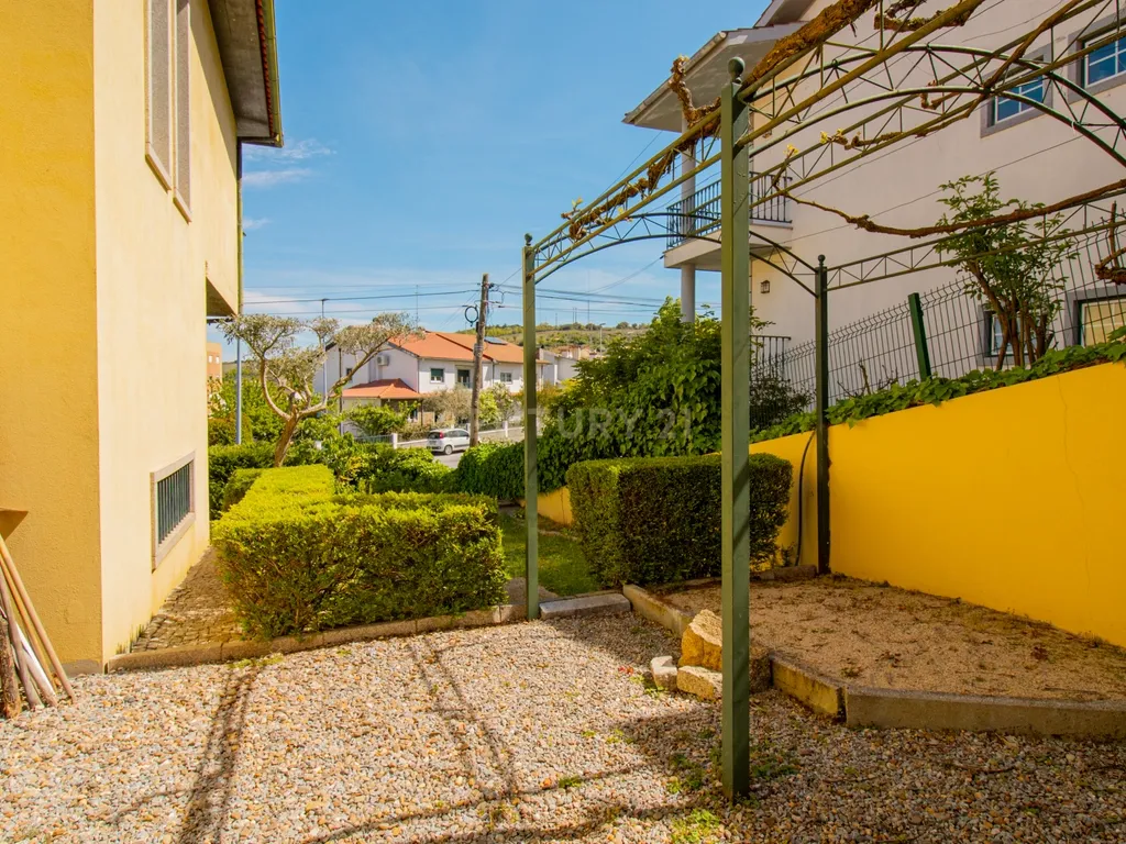Fantástica Moradia T5 no Vale Churido, Bragança - Image 36