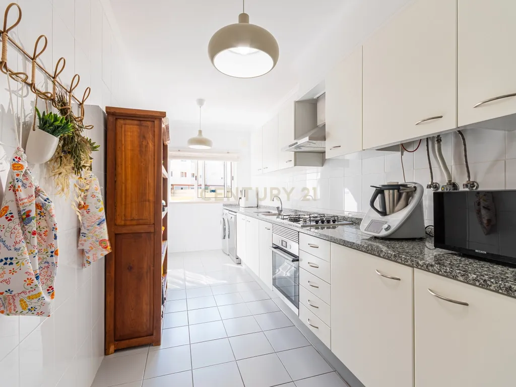 Apartamento T3 Remodelado na Horta dos Vimes - Viva com Conforto e Qualidade em Alenquer. - Image 17