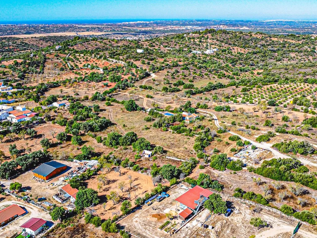 Terreno Rústico com 1.800 m² | Natureza, Privacidade e Excelente Potencial | Paderne - Image 7