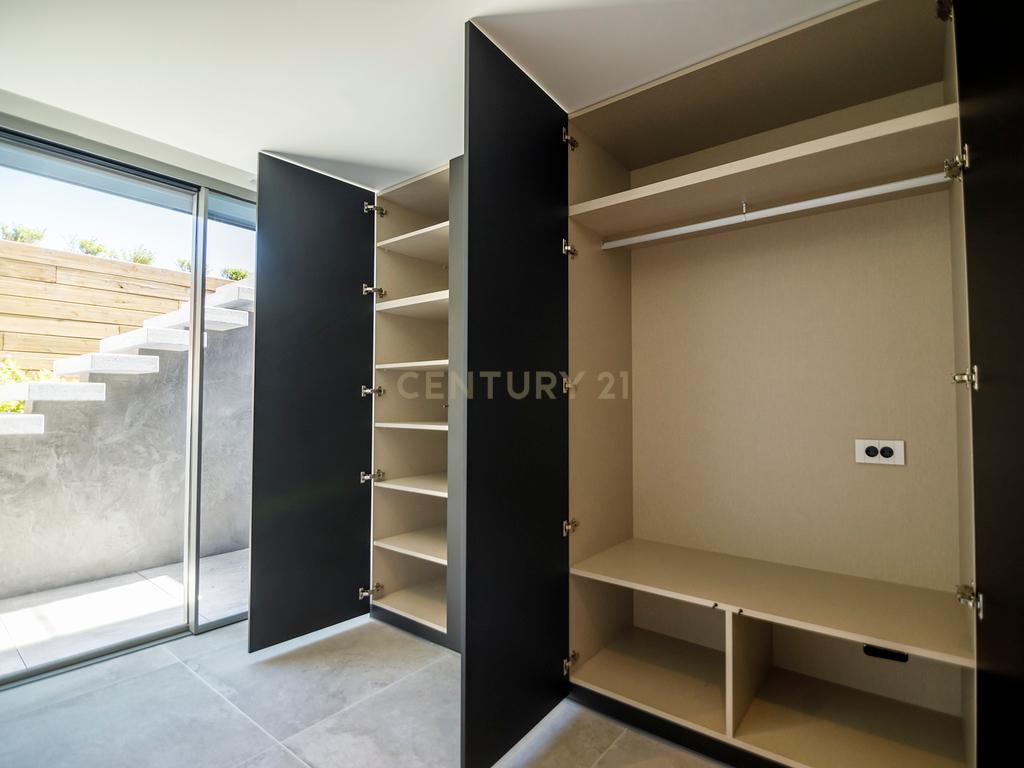 Moradia Nova com 4 quartos dentro de um condomínio fechado em Cascais, a apenas 5 minutos das praias de Cascais! - Image 57