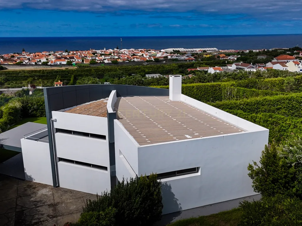 Moradia de Luxo com vista Mar em São Miguel, Açores - Image 12