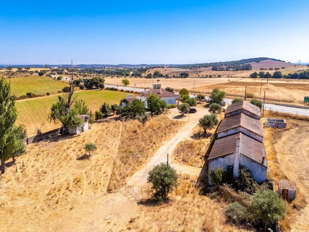 Propriedade, em Prédio Misto, com 17.000m2 localizada a 5Km de Estremoz - Image 23
