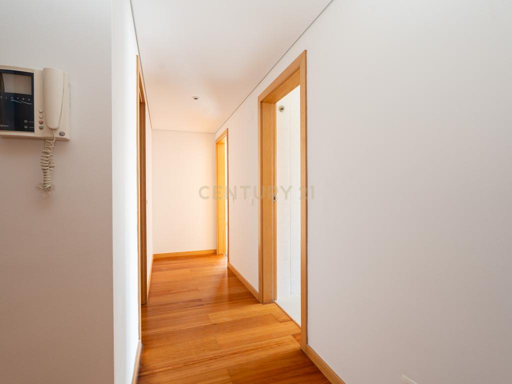 Excelente Apartamento T2 em Braço de Prata - Image 2