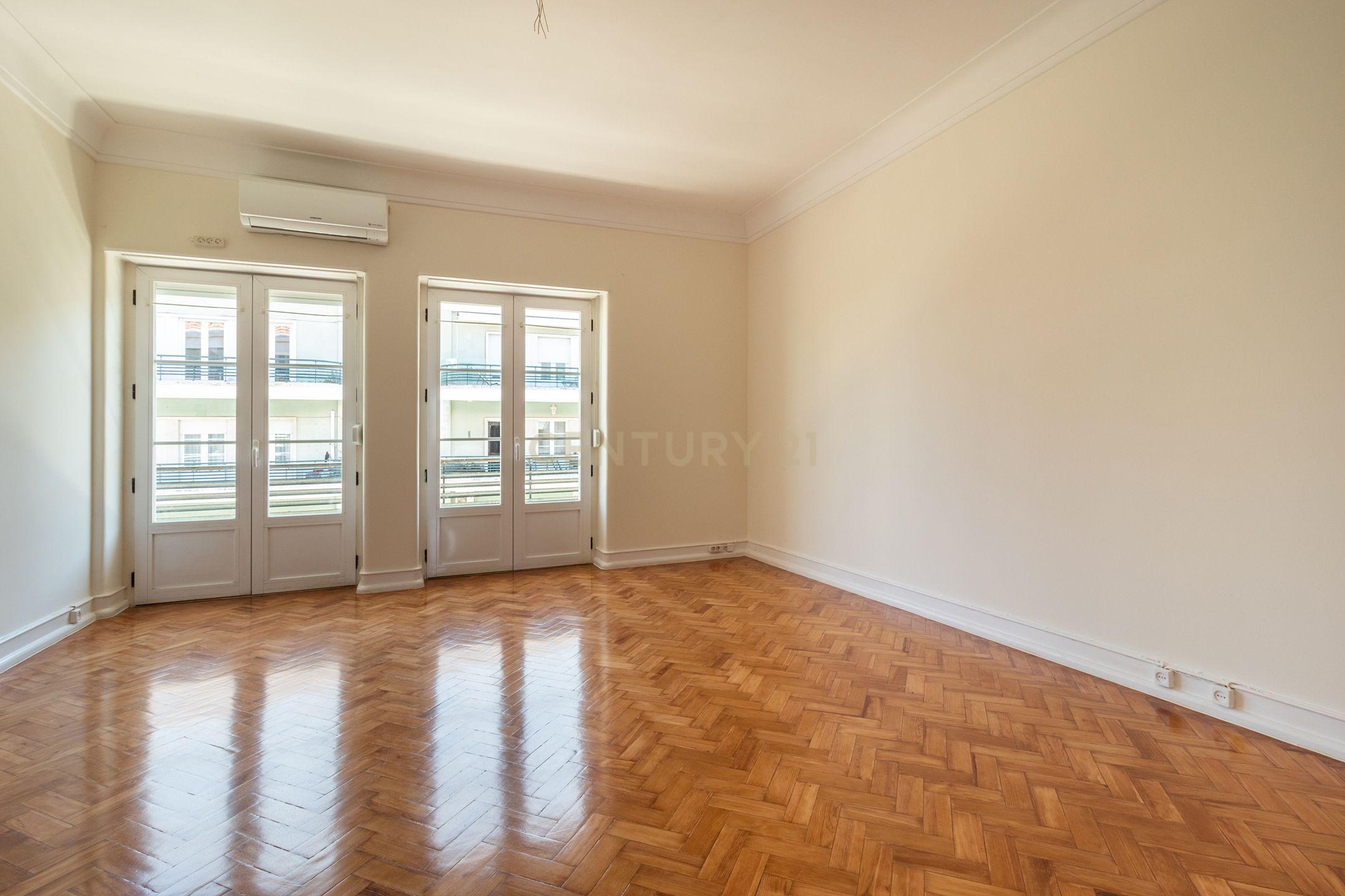Fotografia 2 de Apartamento T4 renovado, Bairro de São Miguel, Alvalade, Lisboa. Para Arrendar!